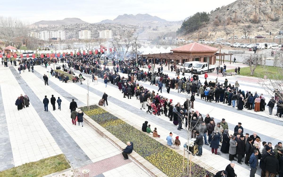 Festivalde 2 ton hamsi 2 saatte t&uuml;kendi