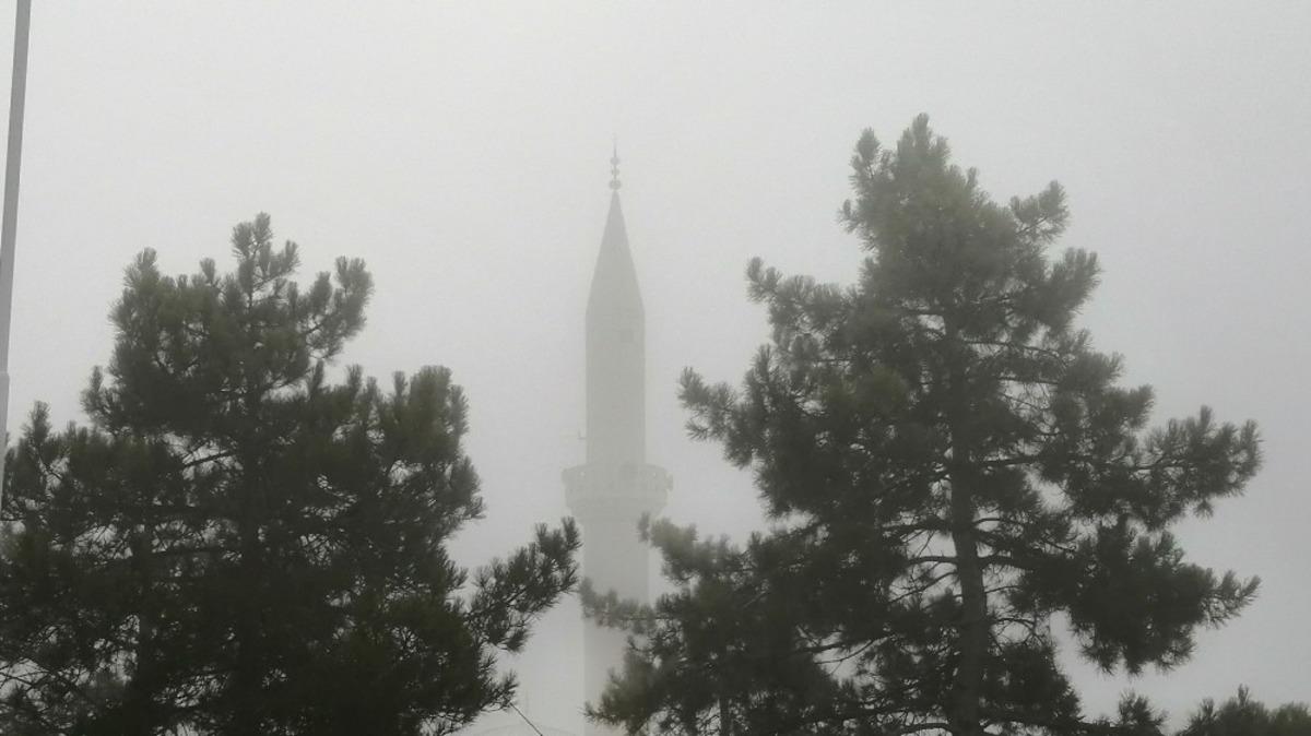 Elazığ&rsquo;da 6 g&uuml;nd&uuml;r yoğun sis etkisini s&uuml;rd&uuml;r&uuml;yor