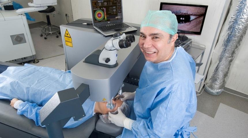 Prof. Dr. Mahmut Kaşkaloğlu: "Hekimin tecrübesi teknoloji kadar önemli"