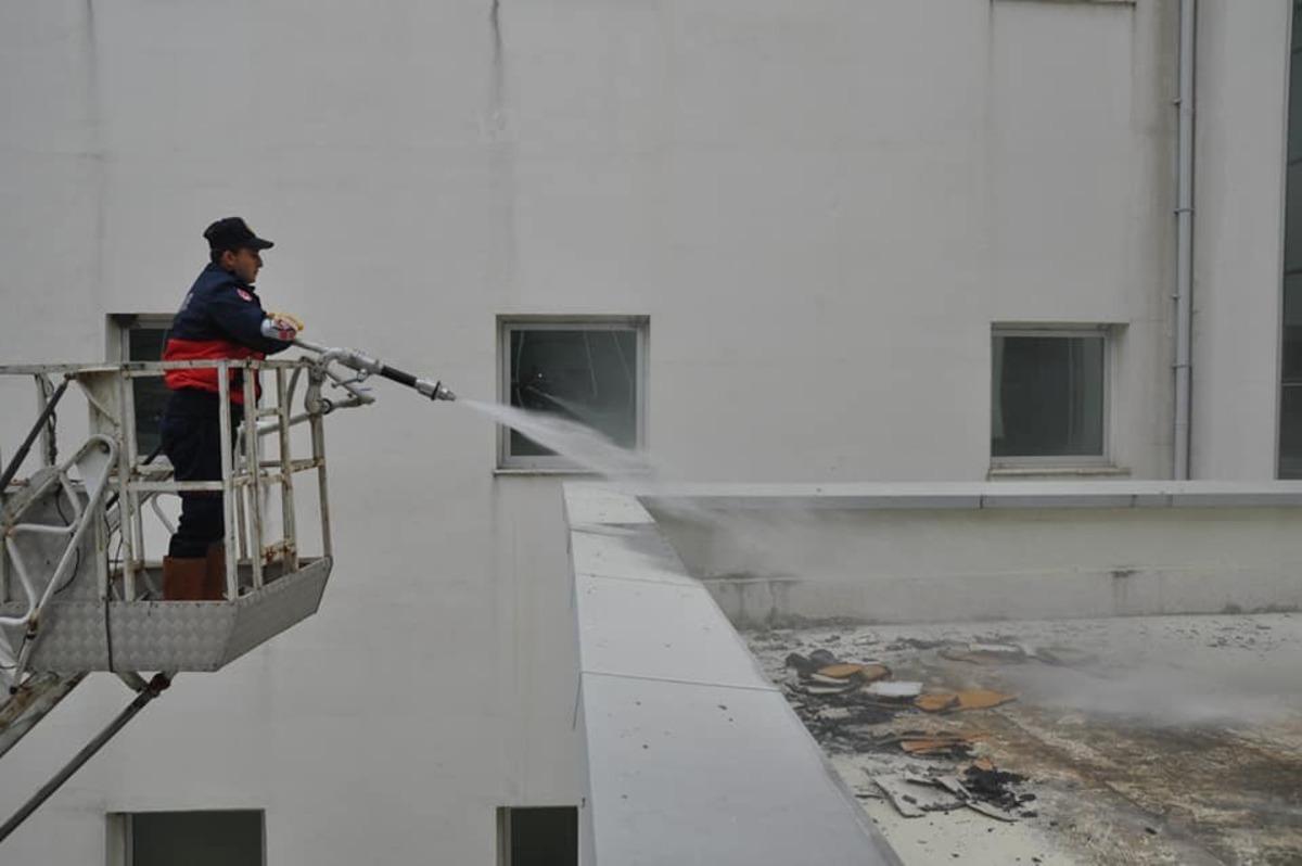 Hastanedeki yangın tatbikatı ger&ccedil;eği aratmadı