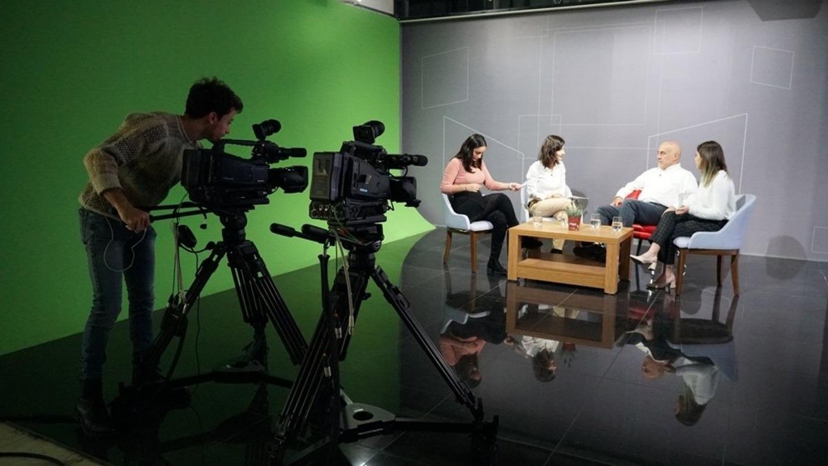 AD&Uuml; İletişim Fak&uuml;ltesi b&uuml;nyesinde &lsquo;Reklam Ustaları Portreler Sergisi&rsquo; d&uuml;zenlendi