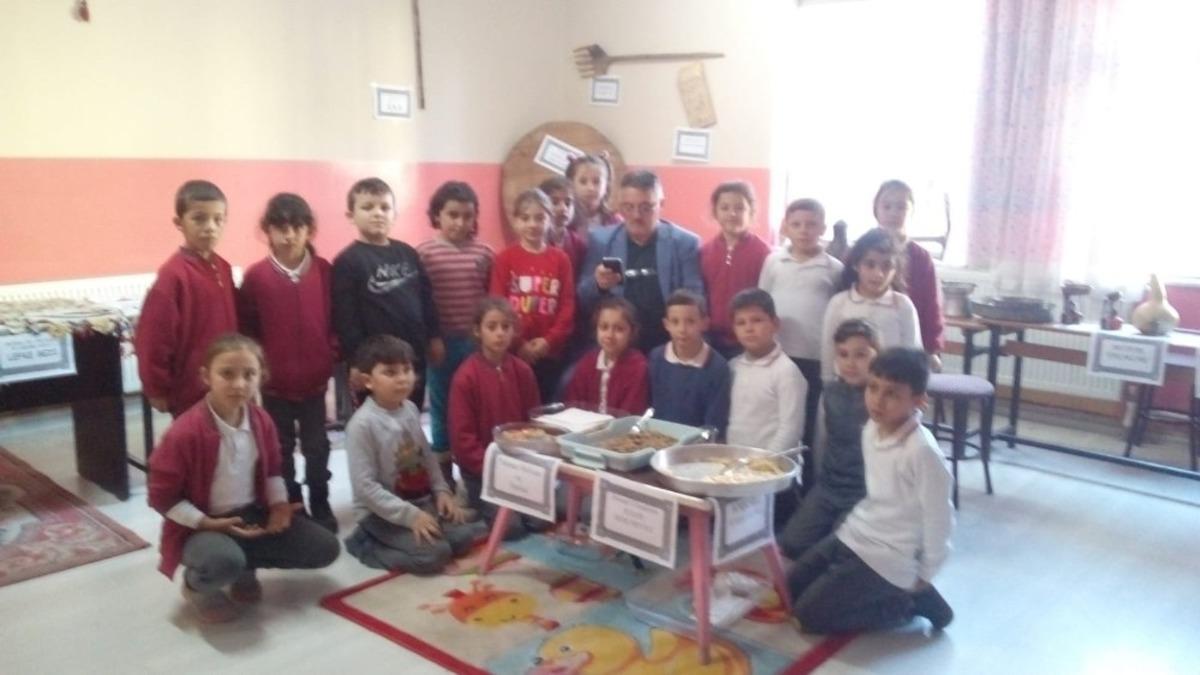 Osmangazi İlkokulu&rsquo;nda &rsquo;Ge&ccedil;mişten G&uuml;n&uuml;m&uuml;ze Sınıf M&uuml;zesi&rsquo; a&ccedil;ıldı