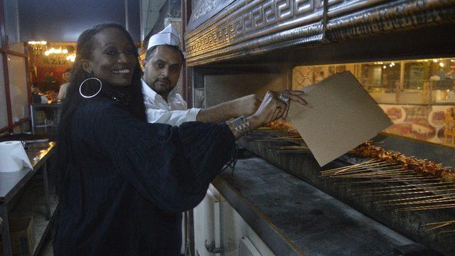 (Özel) Dünyaca ünlü vokalist Della Miles elinden kebap