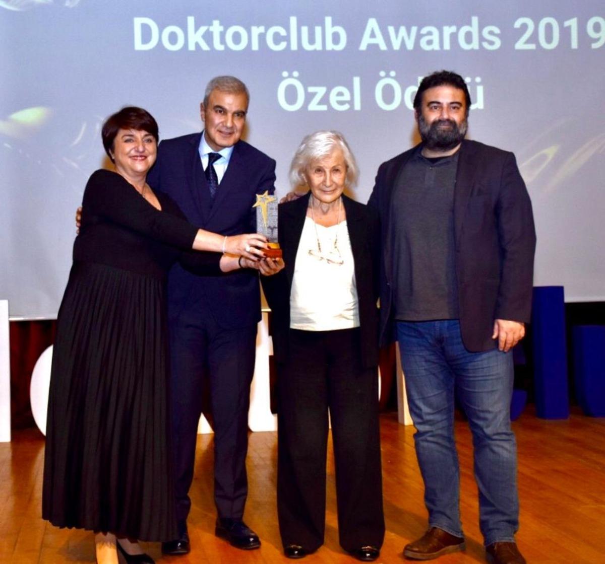 Doktorclub Awards&rsquo;tan Yanınızdayız Derneği&rsquo;ne &ouml;zel &ouml;d&uuml;l