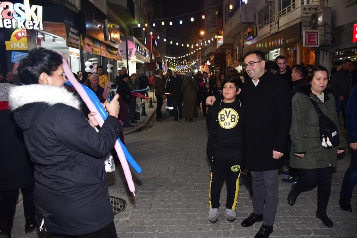 Bigalılar alışveriş ve eğlencenin tadını &ccedil;ıkardı