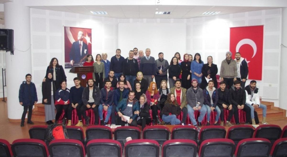 DP&Uuml;&rsquo;de &rsquo;Grafikerleri basın sekt&ouml;r&uuml;nde neler bekliyor&rsquo; konulu s&ouml;yleşisi