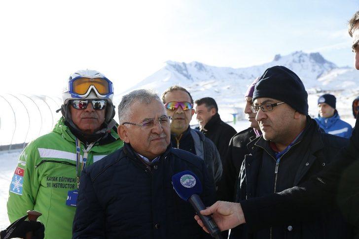 Başkan Büyükkılıç, Erciyes’e çıkarak yerli ve yabancı ziyaretçilerle görüştü G1