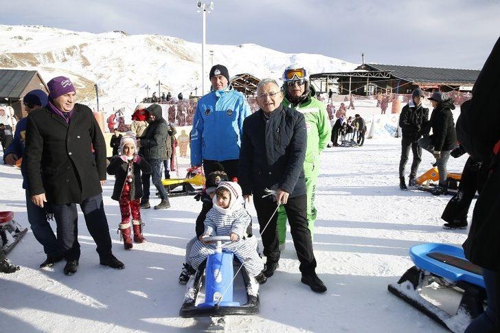 Başkan Büyükkılıç, Erciyes’e çıkarak yerli ve yabancı ziyaretçilerle görüştü G2