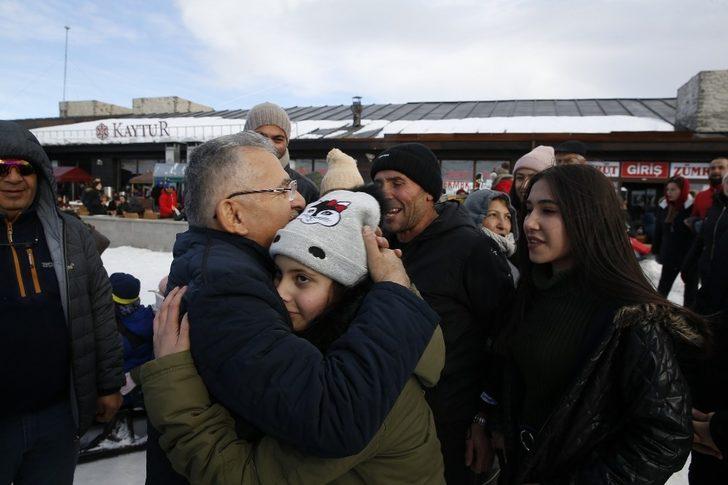 Başkan Büyükkılıç, Erciyes’e çıkarak yerli ve yabancı ziyaretçilerle görüştü G3