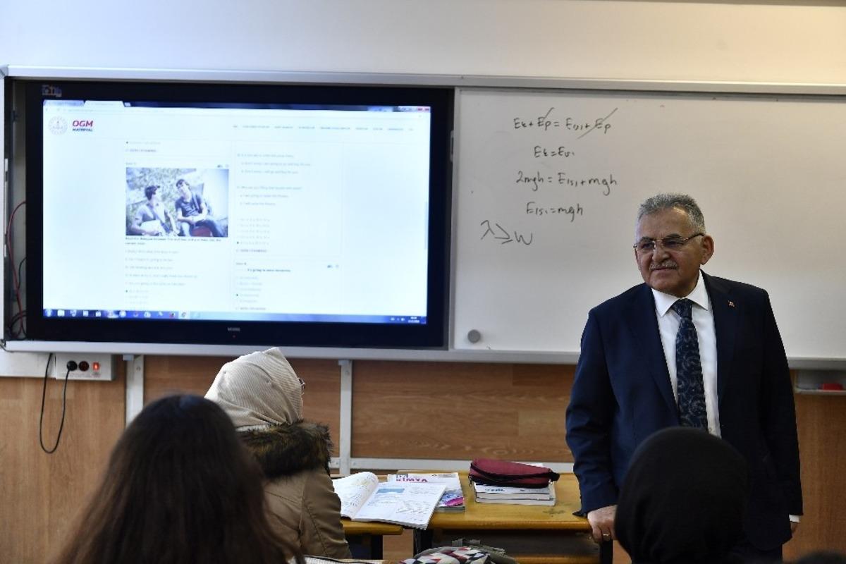 Başkan B&uuml;y&uuml;kkılı&ccedil;, okul ziyaretlerini s&uuml;rd&uuml;r&uuml;yor