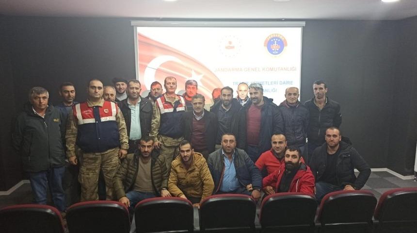 Jandarmadan s&uuml;r&uuml;c&uuml;lere eğitim  semineri