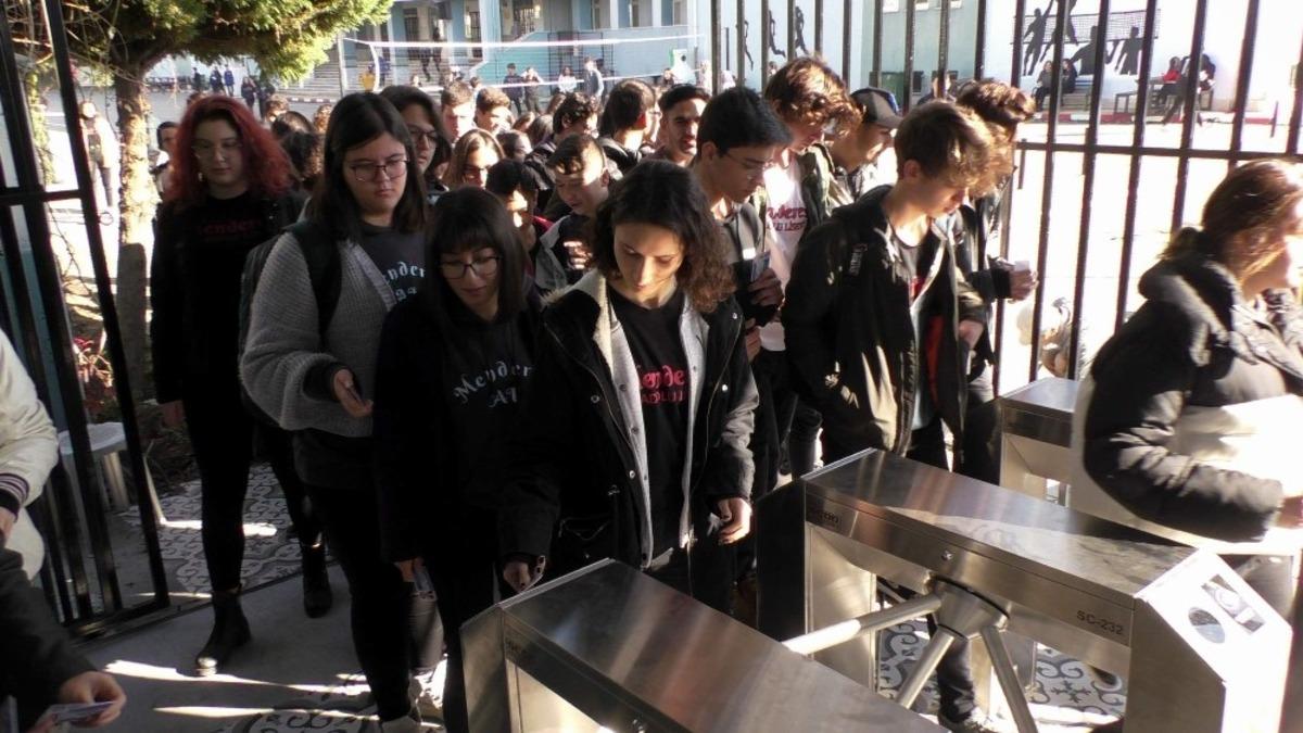 Turnikeli eğitimle devamsızlık azaldı, okul g&uuml;venliği arttı