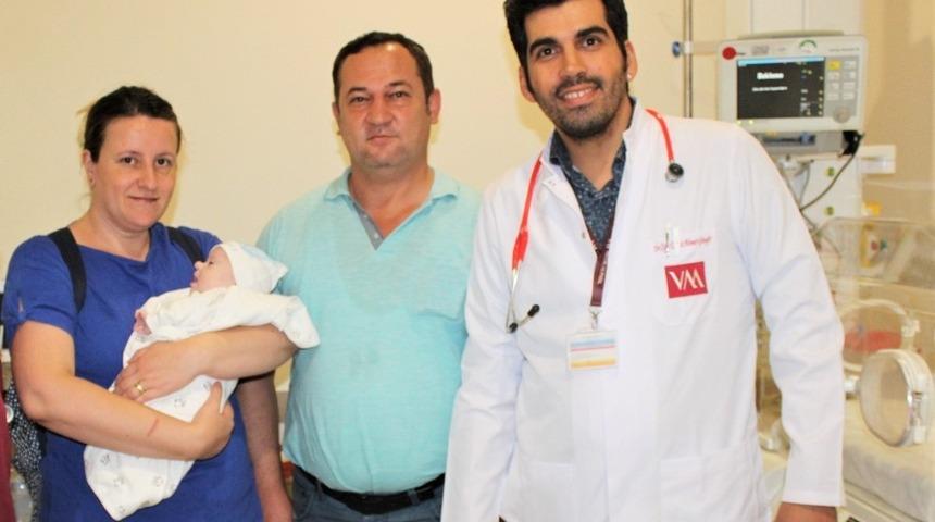 5 binde 1 g&ouml;r&uuml;len rahatsızlık ile savaşan minik Deniz Bursa&rsquo;da hayata tutundu