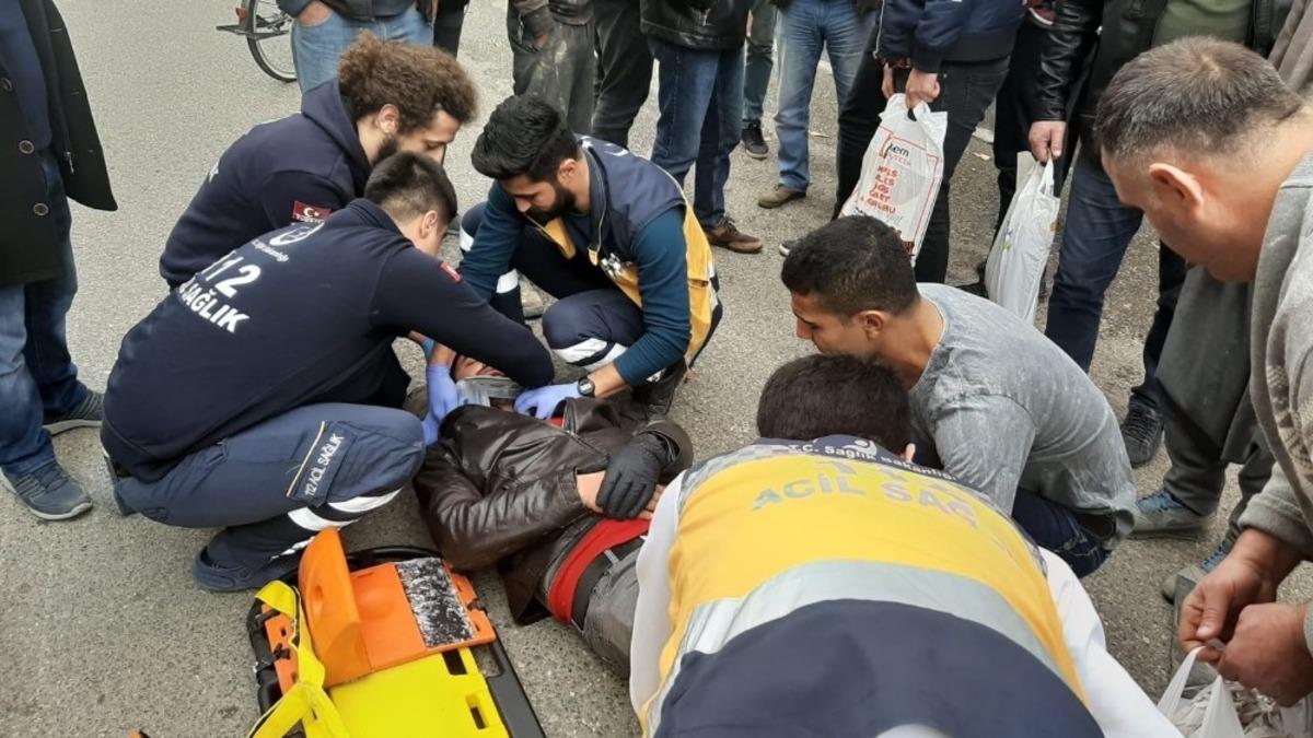 Motosiklet otomobile arkadan &ccedil;arptı: 1 yaralı