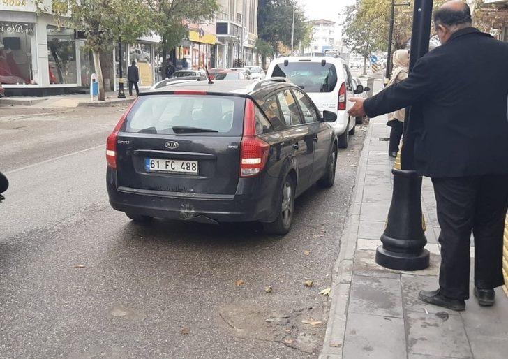 Motosiklet otomobile arkadan çarptı: 1 yaralı G2