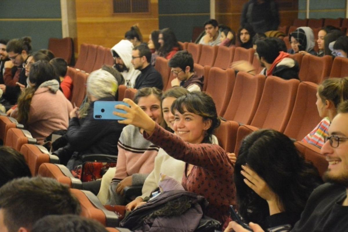 Sinema Kul&uuml;b&uuml;nden Matrix &uuml;&ccedil;leme