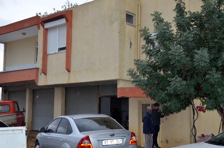 Antalya'da dev dalgalar, falezleri dövdü (3) G2