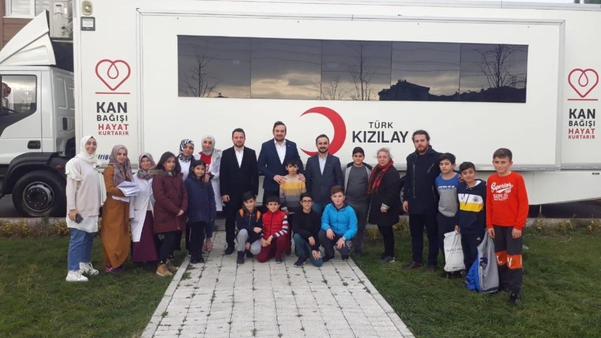 Ey&uuml;psultanlı &ouml;ğrencilerden &ldquo;Yardımseverlik KANımızda var&rdquo; kampanyasına destek