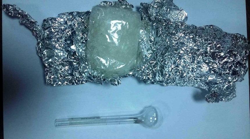 Ş&uuml;phe &uuml;zerine durduruldu, &uuml;zerinde uyuşturucu madde &ccedil;ıktı