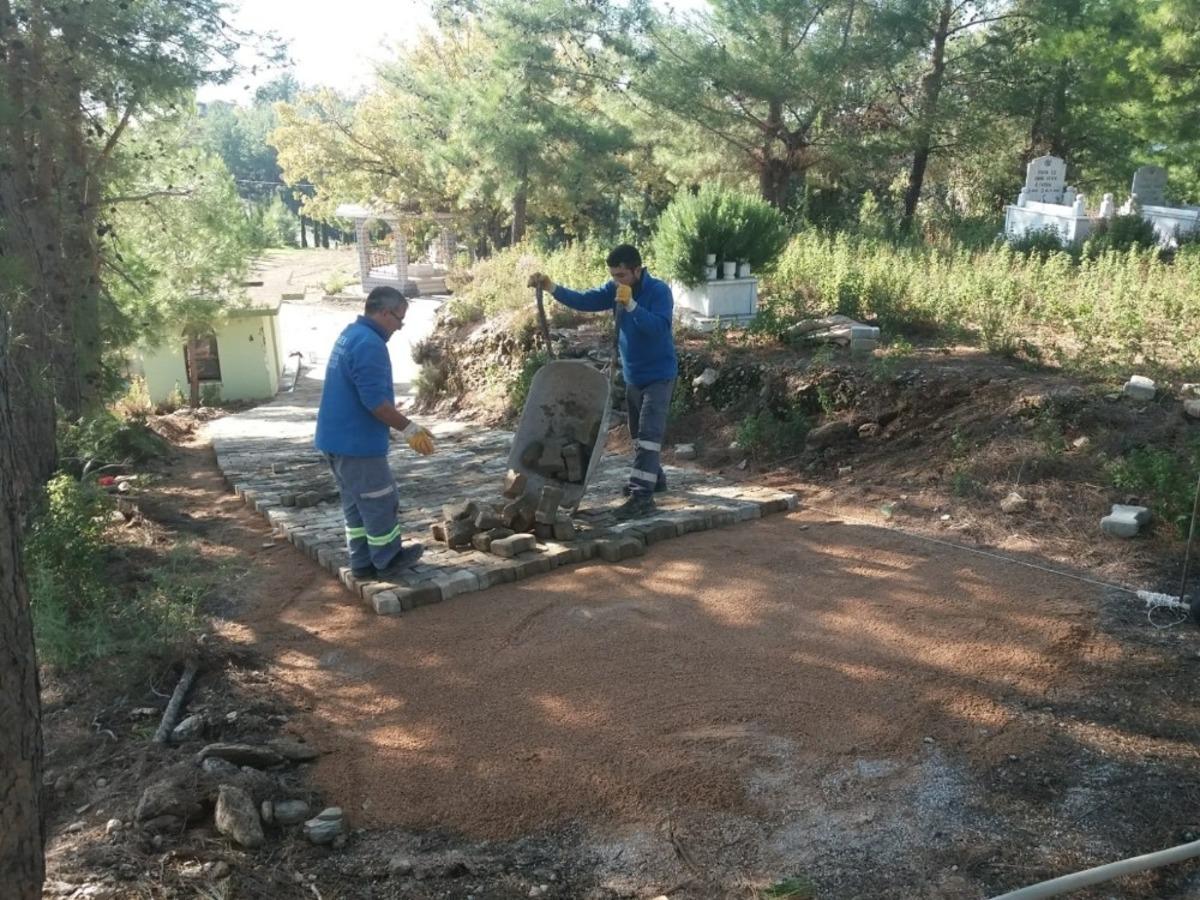 Alanya&rsquo;da mezarlık bakımı