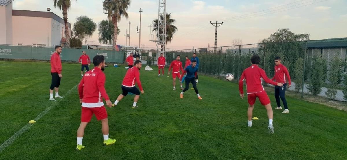 Nevşehir Belediyespor 2.devre i&ccedil;in Antalya&rsquo;da g&uuml;&ccedil; depoluyor