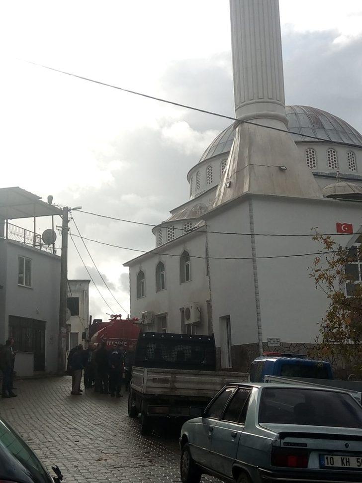 Balıkesir'de camiye yıldırım düştü G3