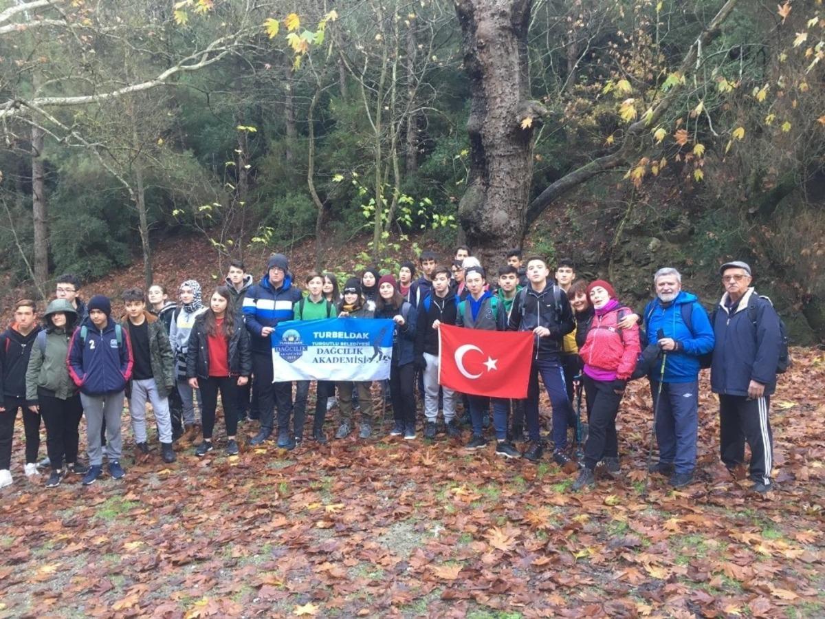 Turgutlulu dağcılardan &Ccedil;ıkrık&ccedil;ı-Sivrice Tepesine tırmanış