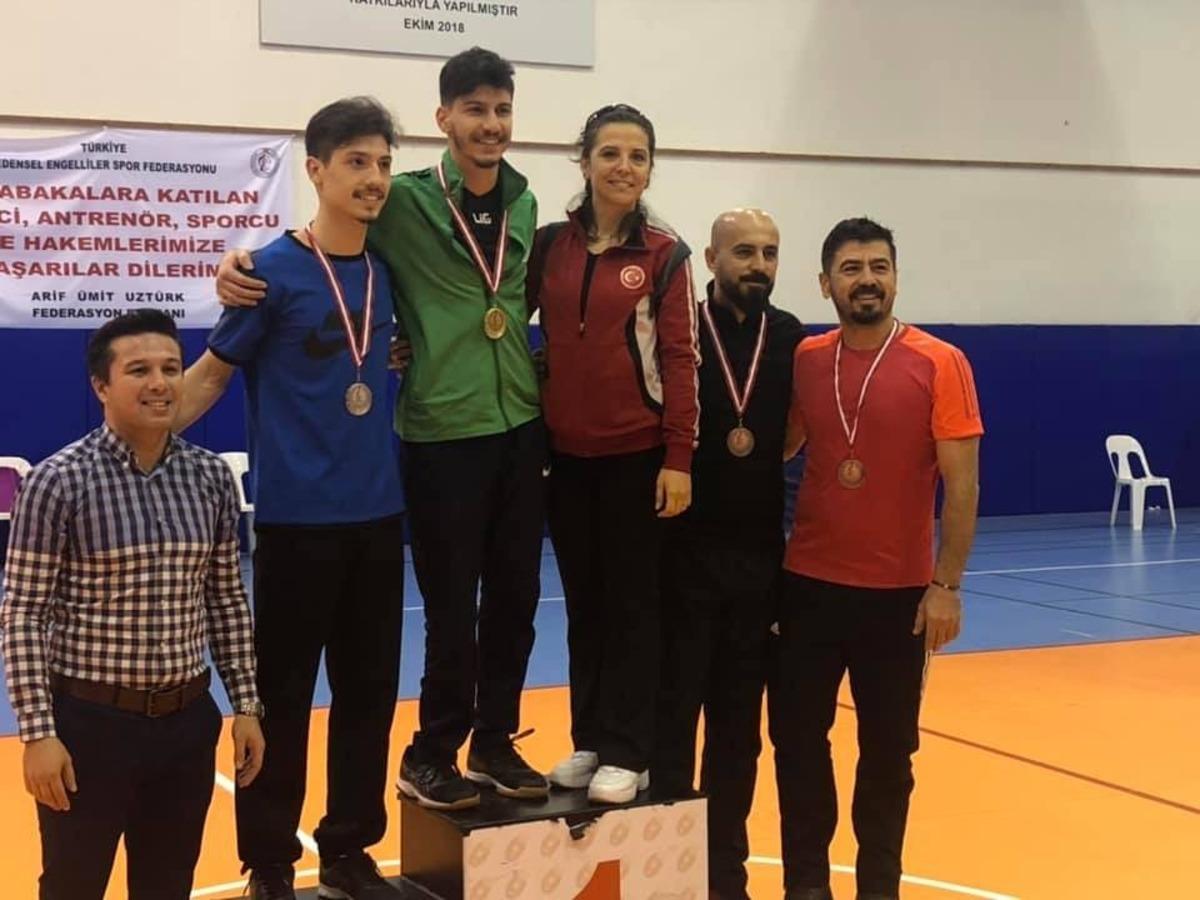 Badminton T&uuml;rkiye Şampiyonası&rsquo;nda Isparta r&uuml;zgarı