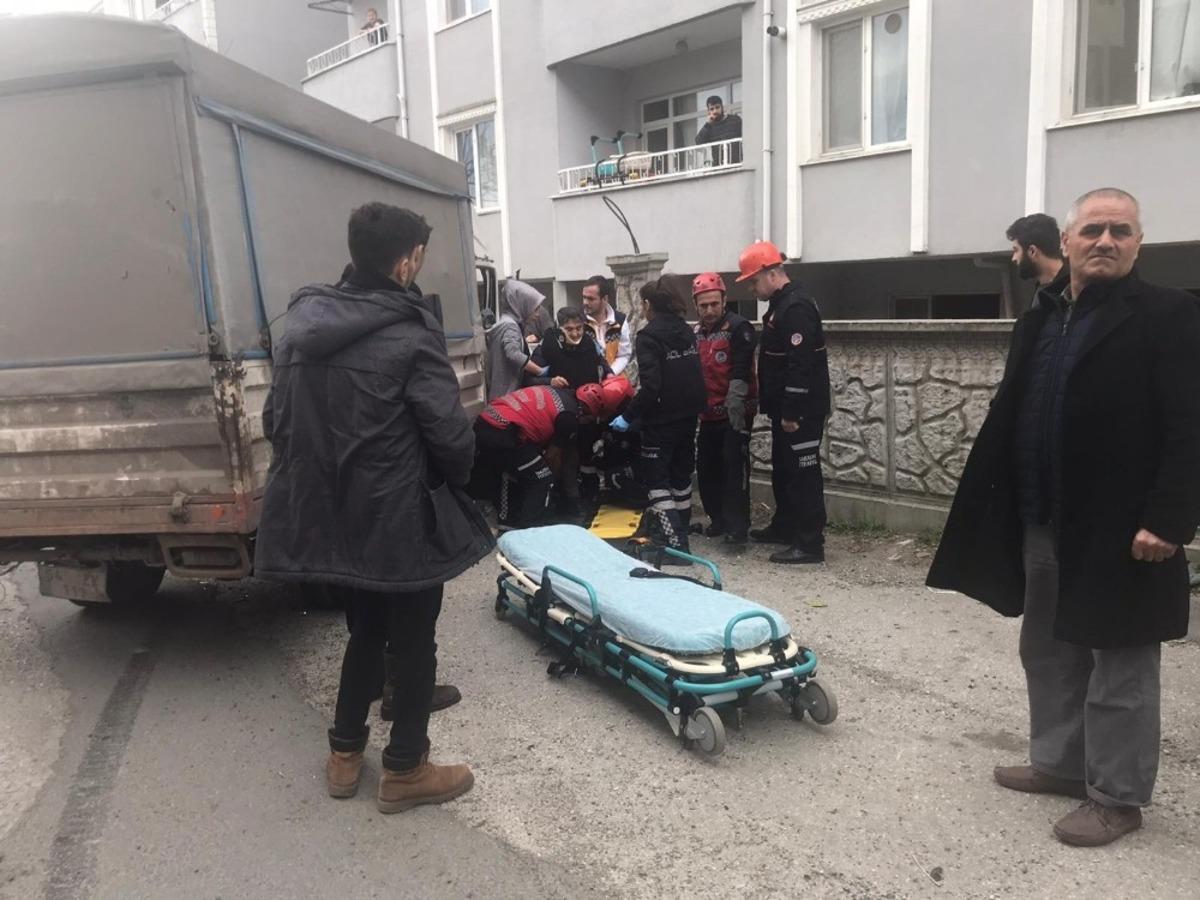 Sakarya'da freni patlayan kamyonet dehşet sa&ccedil;tı: 1 &ouml;l&uuml;, 1 yaralı