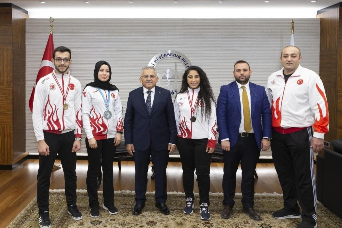 Şampiyonlar B&uuml;y&uuml;kşehir&rsquo;de