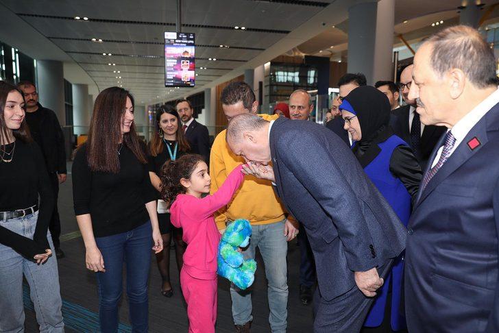 Havalimanına gelen Kobanbay ailesi karşılarında Cumhurbaşkanı Erdoğan'ı görünce inanamadılar G3