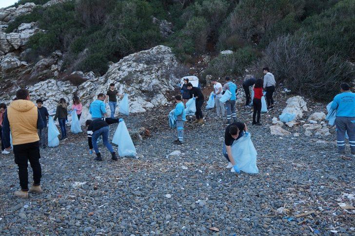 Duyarlı gençler sahili temizledi G2