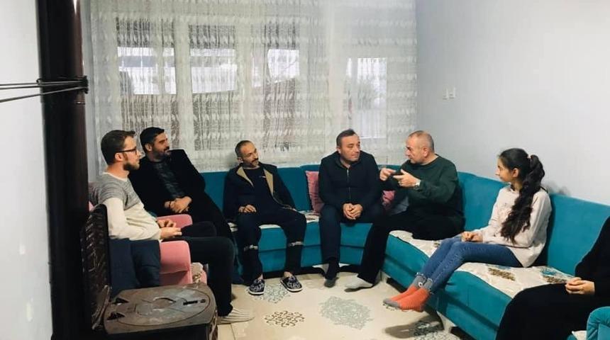 Velileri evlerinde ziyaret ediyorlar