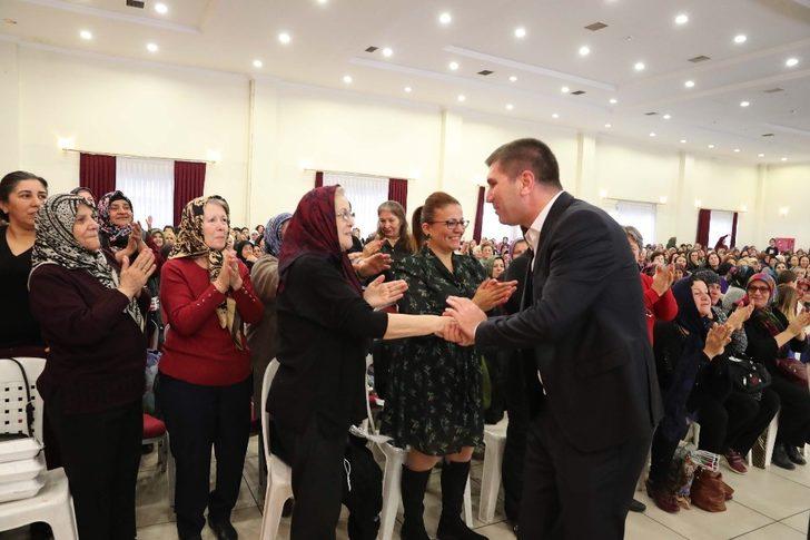 Burdur Belediyesi’nden yeni yıl öncesi "Kadınlar Matinesi" G3