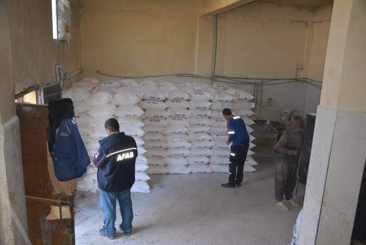 Telabyad’a hafta sonu 53 ton un yardımı yapıldı G2