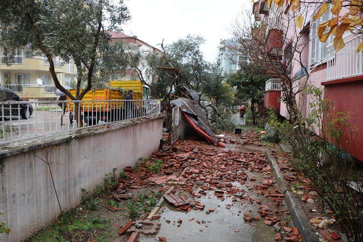 Denizli'de fırtına ve sağanak hayatı felç etti G1