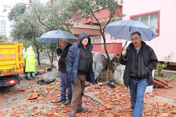 Denizli'de fırtına ve sağanak hayatı felç etti G3