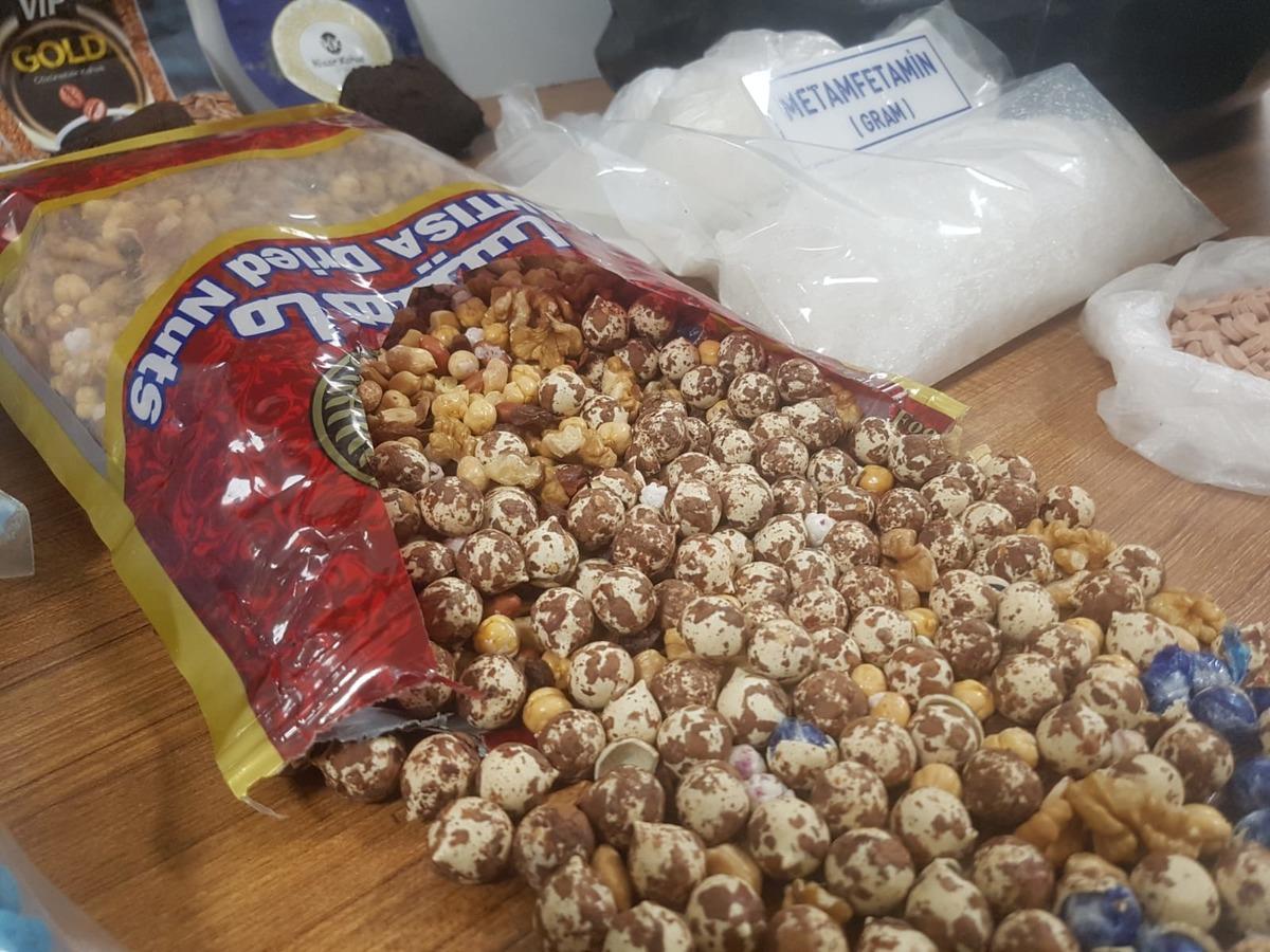 Meyve suyu kutuları ve leblebi paketlerinden uyuşturucu &ccedil;ıktı