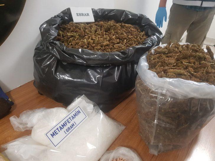 Meyve suyu kutuları ve leblebi paketlerinden uyuşturucu çıktı G3