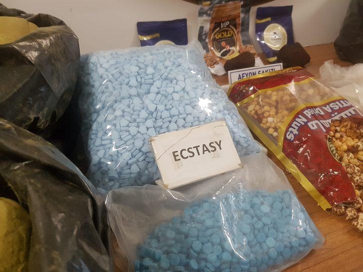 Meyve suyu kutuları ve leblebi paketlerinden uyuşturucu çıktı G4