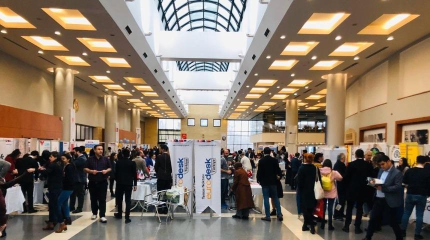 Gen&ccedil;lik merkezleri Eurodesk Tr Fuarı&rsquo;na katıldı