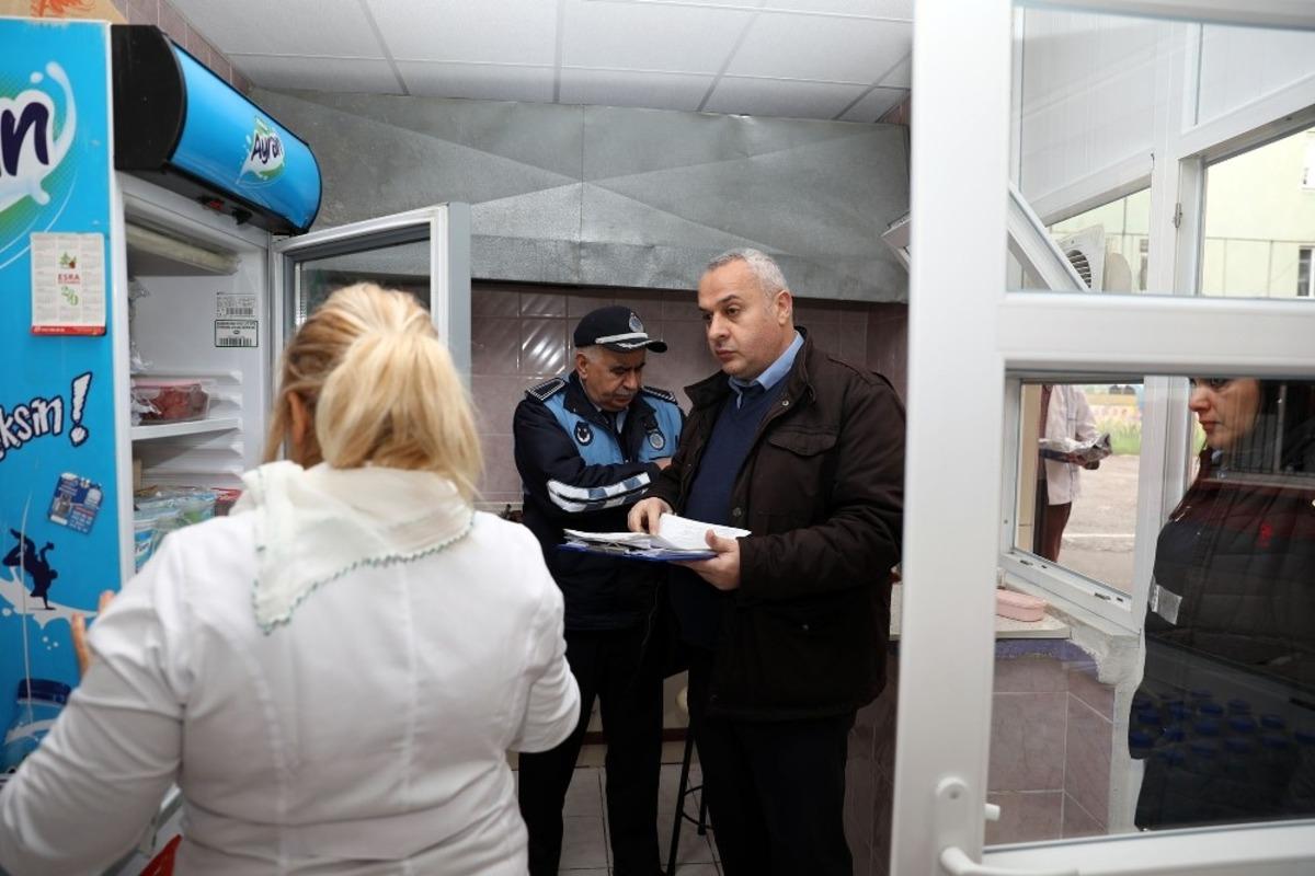 Zabıta ekipleri &ccedil;ocukların sağlığı i&ccedil;in denetimde