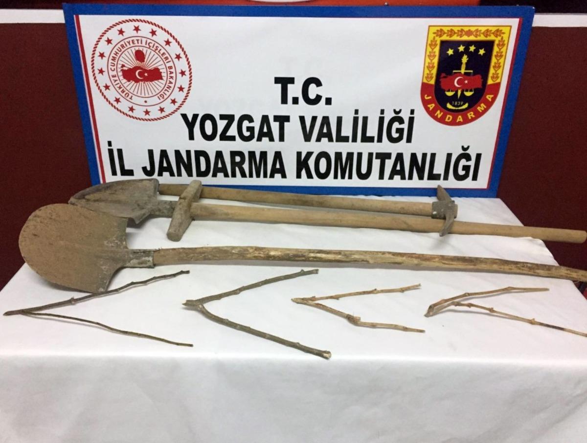 Jandarma&rsquo;dan ka&ccedil;ak kazıya su&ccedil;&uuml;st&uuml;