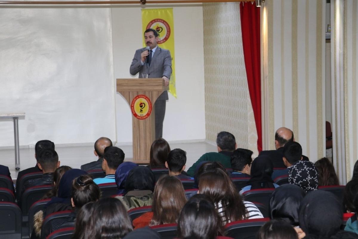 Başkan Baydilli &ouml;ğrencilerle tecr&uuml;belerini paylaştı