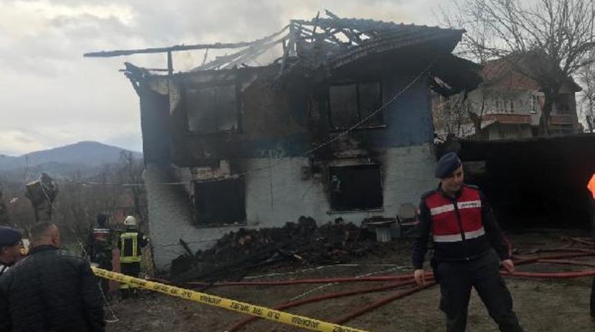 Yaşlı kadının feci &ouml;l&uuml;m&uuml;! Oğlu sinir krizi ge&ccedil;irdi