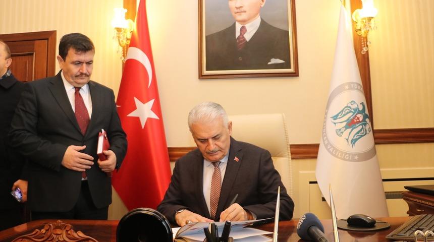 Binali Yıldırım Erzincan'da ziyaretlerde bulundu