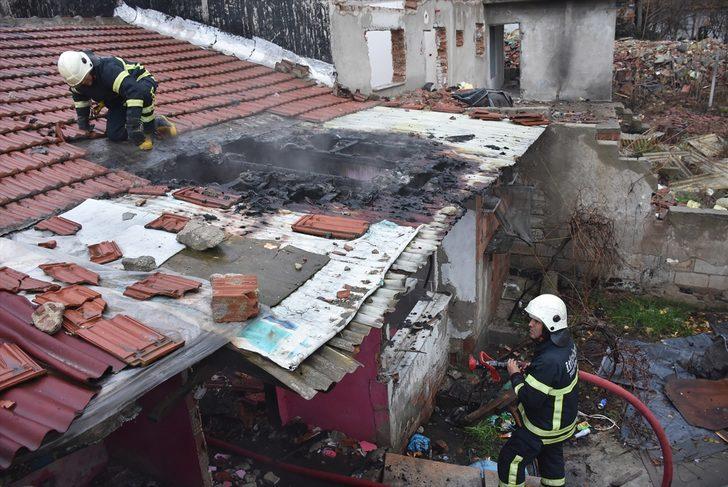 Çorlu'da metruk evde yangın G3