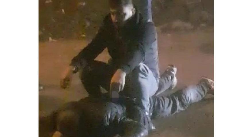 Önce yakaladı, sonra üzerine oturdu!