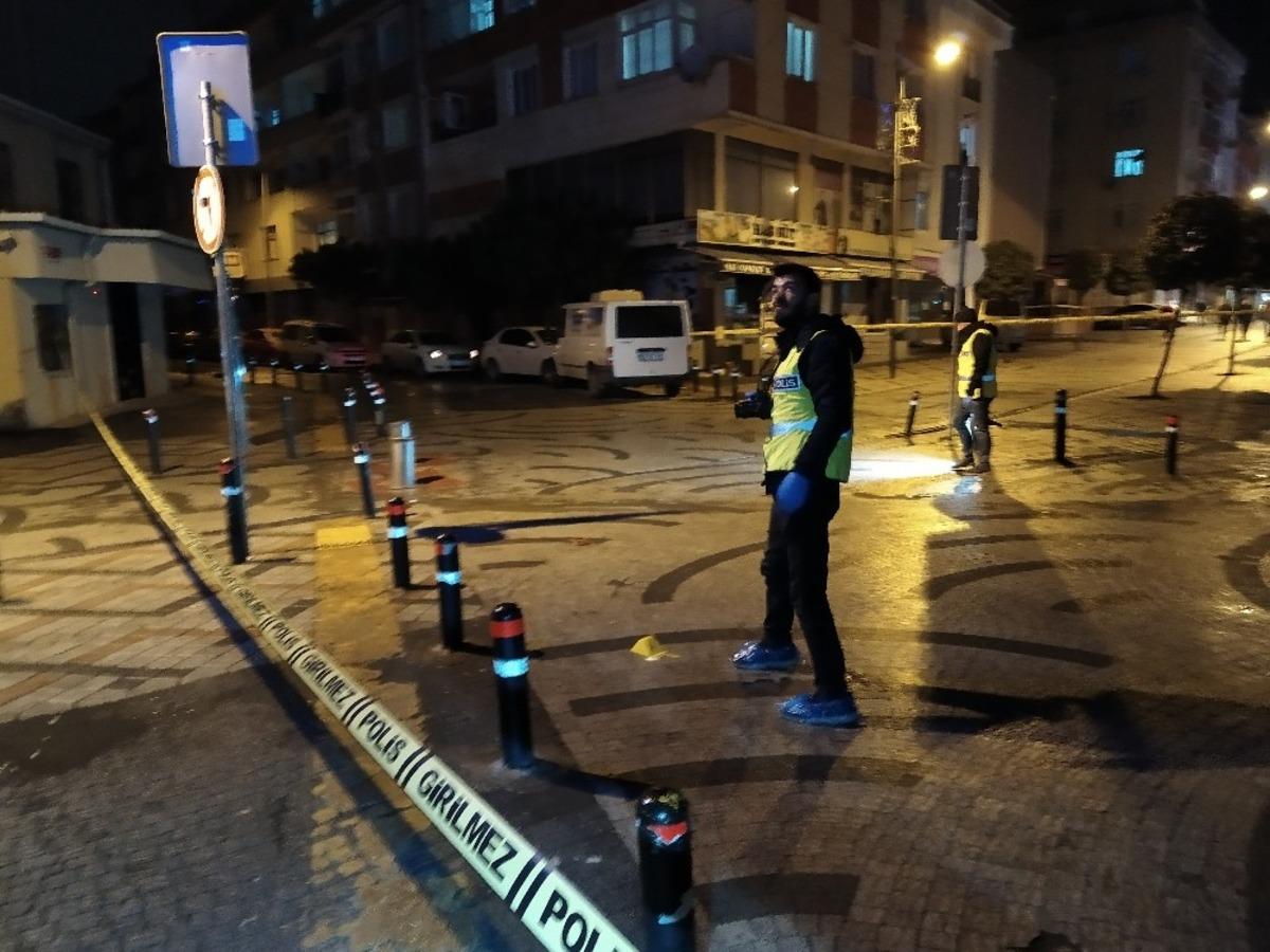 İstanbul'da maskeli saldırgan dehşeti! Sokağı kan g&ouml;l&uuml;ne &ccedil;evirdiler!