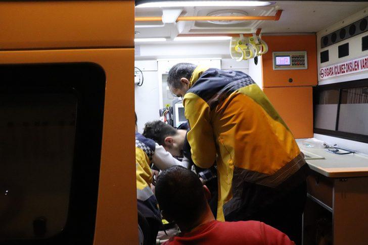 Kırmızı ışıkta feci kaza! Demir profiller ön camdan içeri girdi! G2